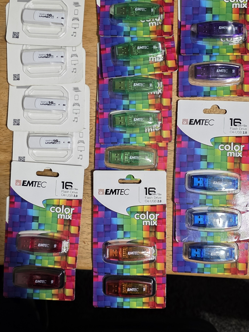 UNIREX/ UNIF 18- 16GB and 13- 8GB USB 2.0 Flash Drives In Multiple Colors